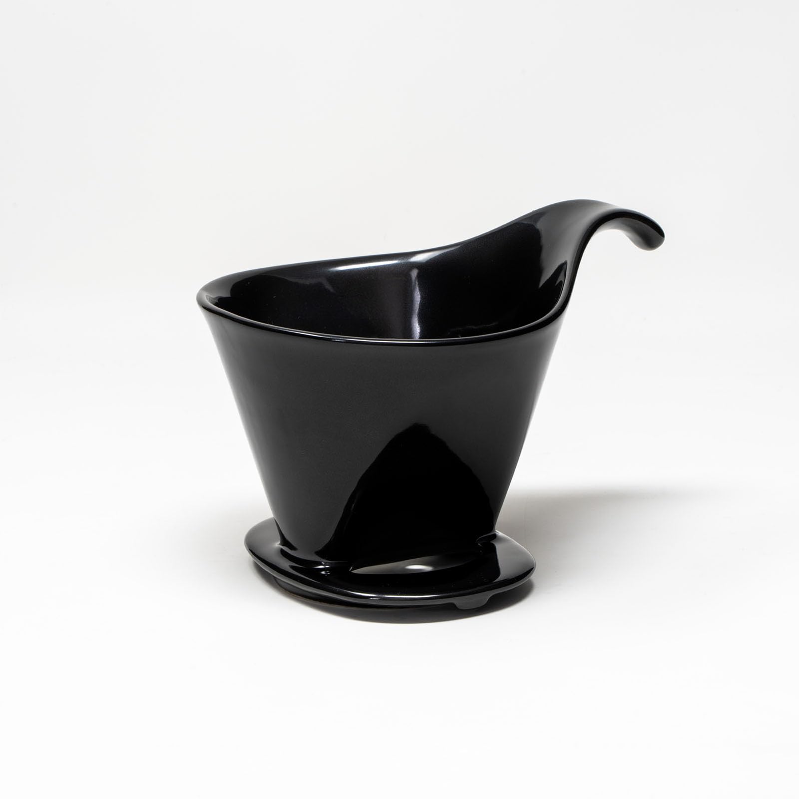 ZERO JAPAN - Bee House Pour Over Coffee Dripper - Ceramic Coffee Maker with Elegant Peek Hole, Drip Cone Brewer Coffee Gifts, Brewing Accessories - Black, Standard Size