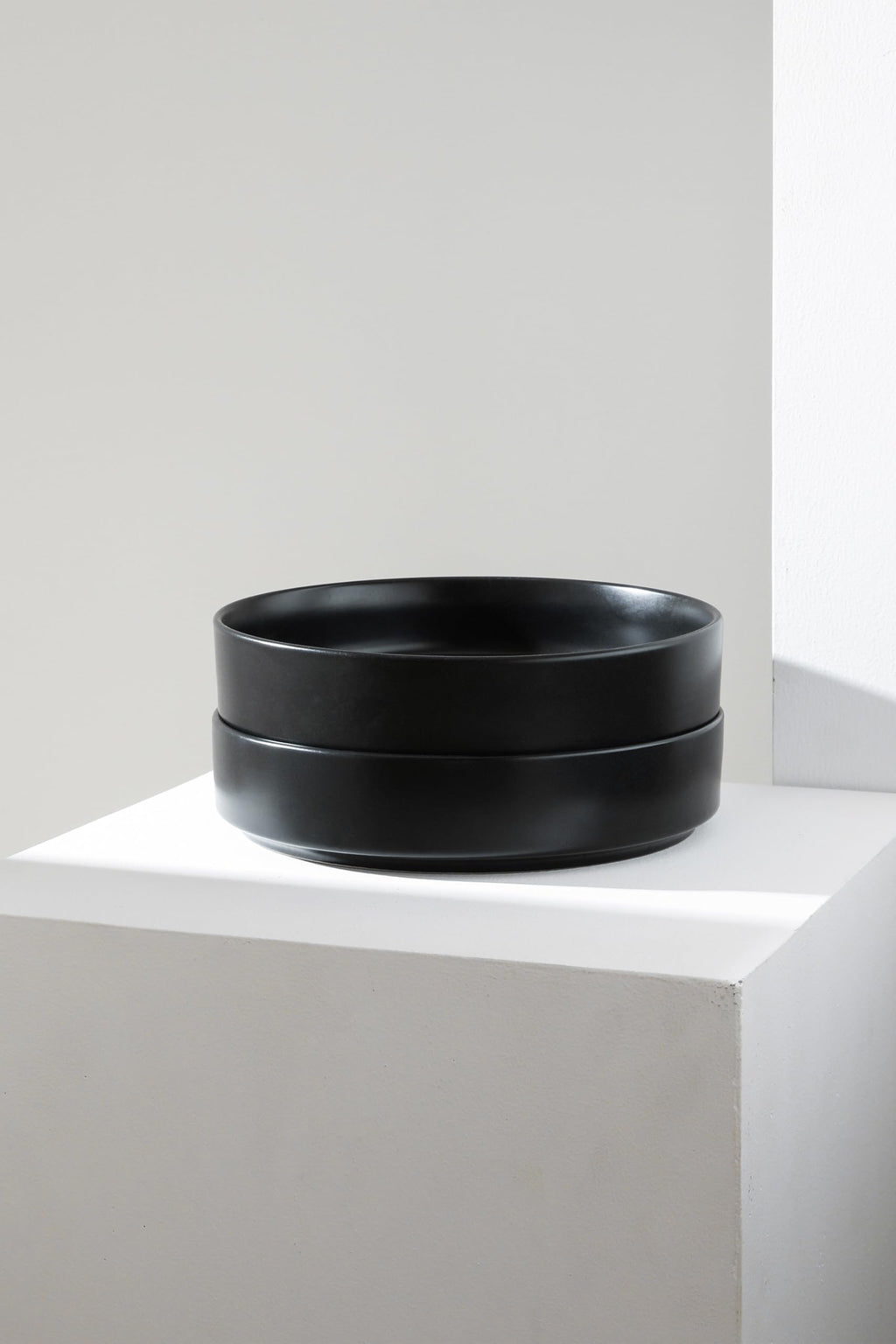 Stone Lain Celina Stoneware Bowl Set, 4-Piece Pasta Bowls for Kitchen, Ceramic Serving for Ramen, Fruit, Cereal, Dinner - Microwave & Dishwasher Safe, Black
