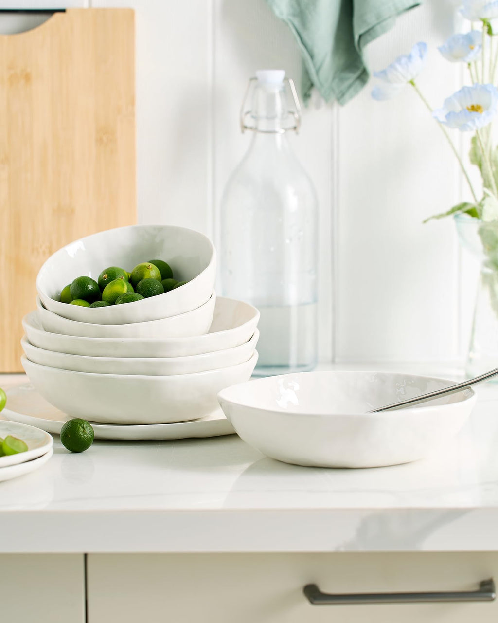 Famiware Porcelain Dinnerware Set for 6, 24-Piece, Polar White