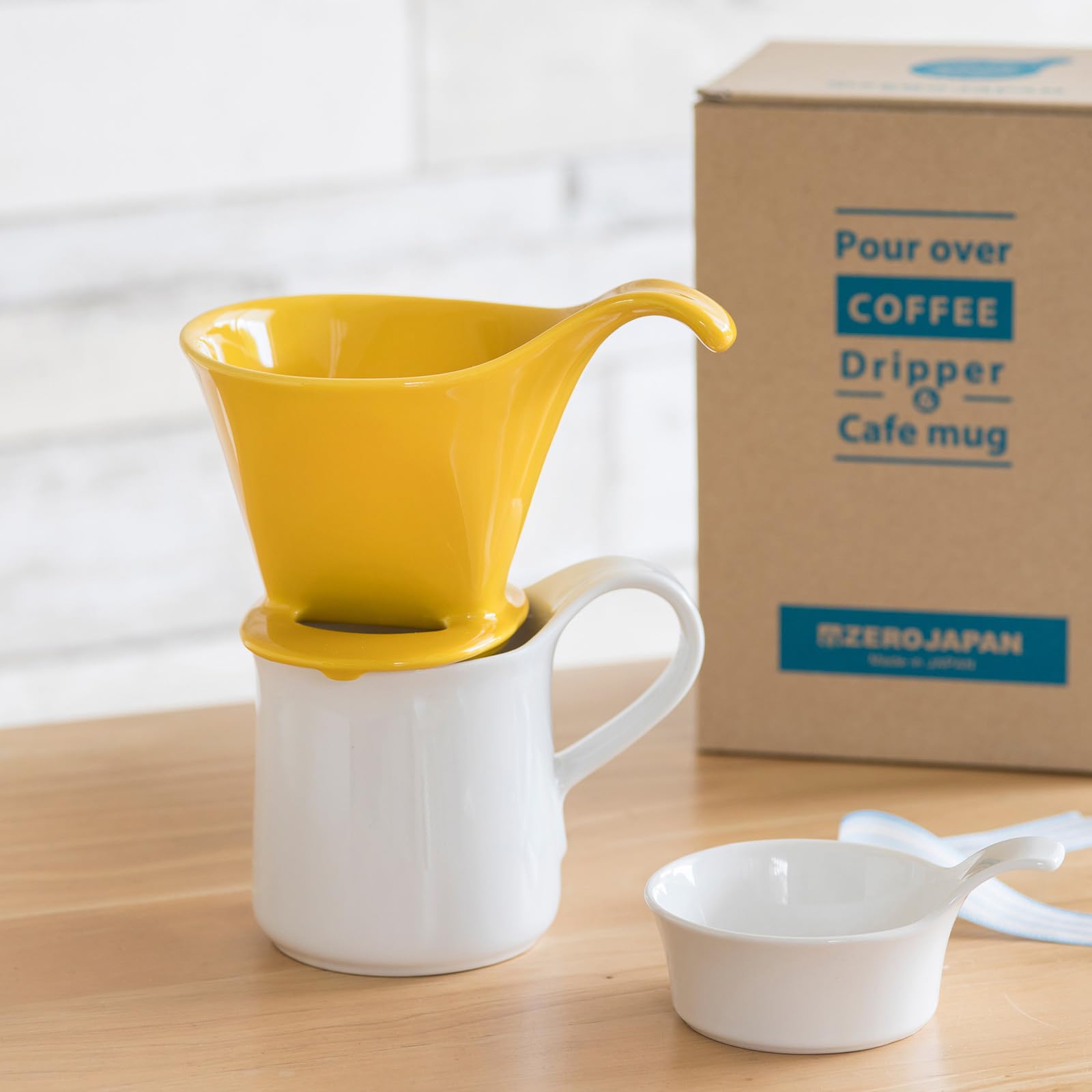 ZERO JAPAN - Bee House Pour Over Coffee Dripper - Ceramic Coffee Maker with Elegant Peek Hole, Drip Cone Brewer Coffee Gift, Brewing Accessories - Yellow Pepper, Standard Size