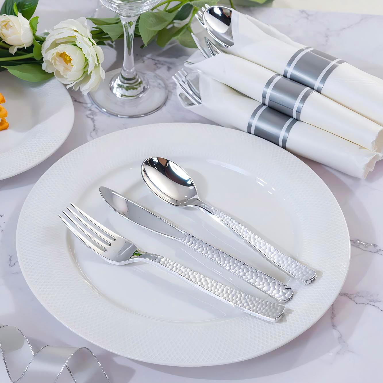 WELLIFE 50 Pack Silver Plastic Silverware,Wrapped Silverware Set Disposable,Hammer Pattern Design,Includes:50 Forks, 50 Knives, 50 Spoons, 50 Napkins,Plastic Utensils for Party and Wedding