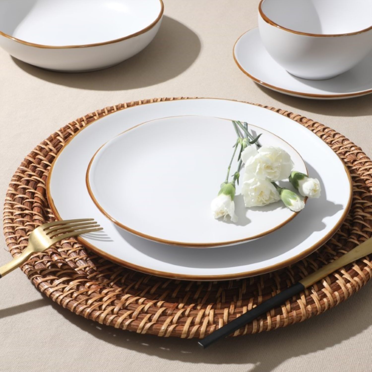 Gibson Home Hazeltine 16-Piece White Stoneware Dinnerware Set – Plates and Bowls, Durable Ceramic Kitchen Dinner Set