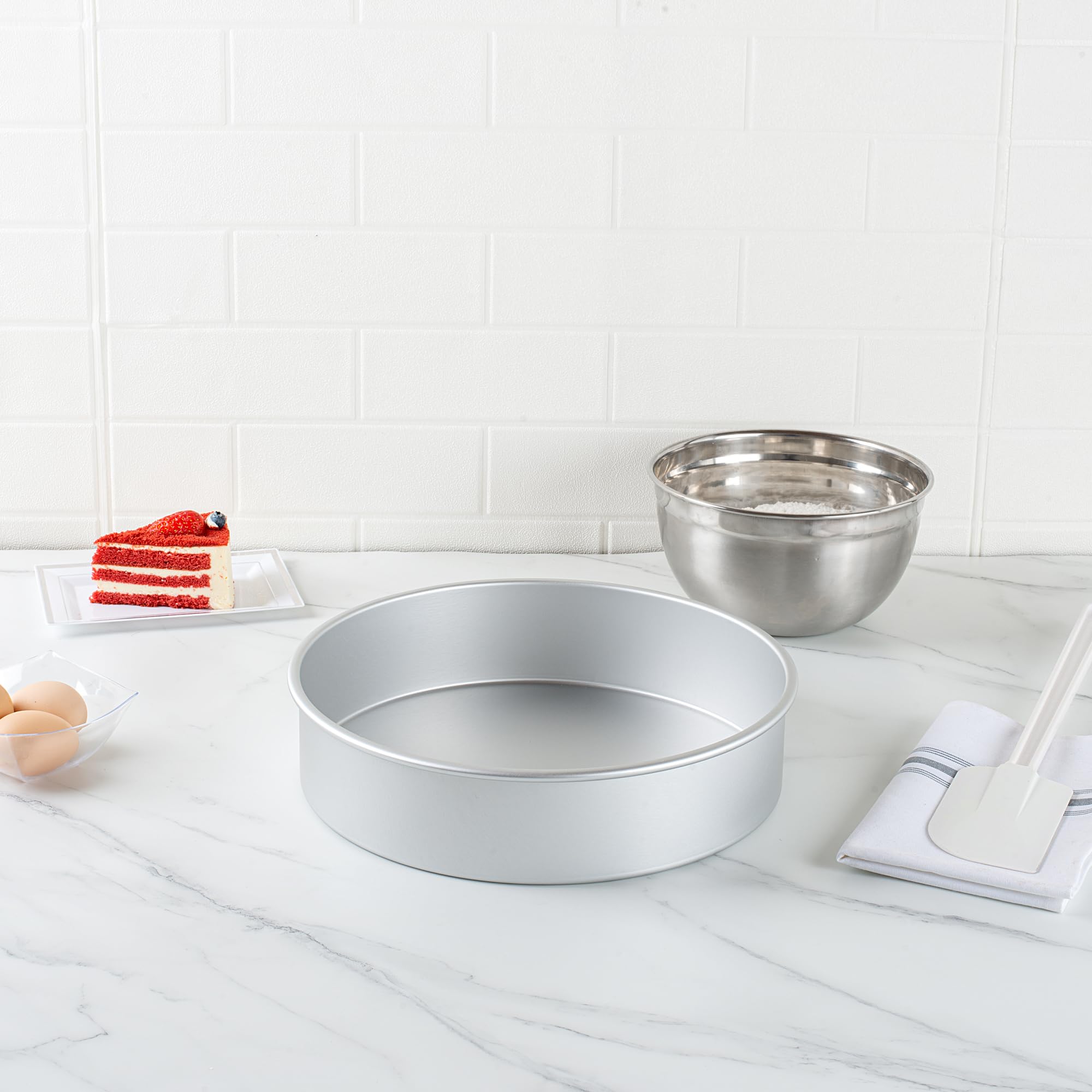 Restaurantware-Met Lux 12 x 3 Inch Straight-Sided Baking Tin, 1 Round Cake Pan - Oven-Ready, Freezable, Anodized Aluminum Round Baking Pan, Greaseproof, For Layer Birthday Cake