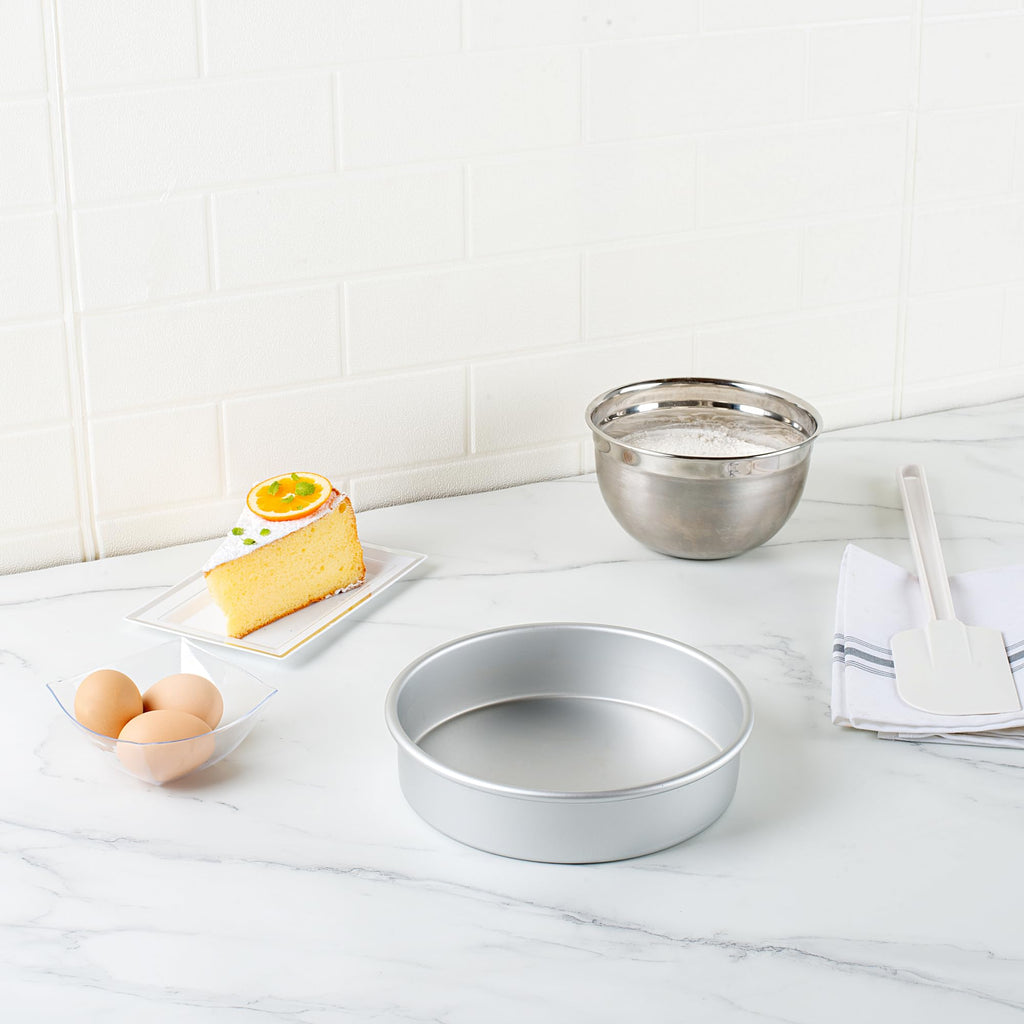 Restaurantware Aluminum Straight-Sided Cake Pan - Pack of 1 - Met Lux 8 x 2 Inches Round Baking Tin, Greaseproof, Even-Heating, Freezable - Anodized Aluminum Round Cake Pan Ideal For Baking