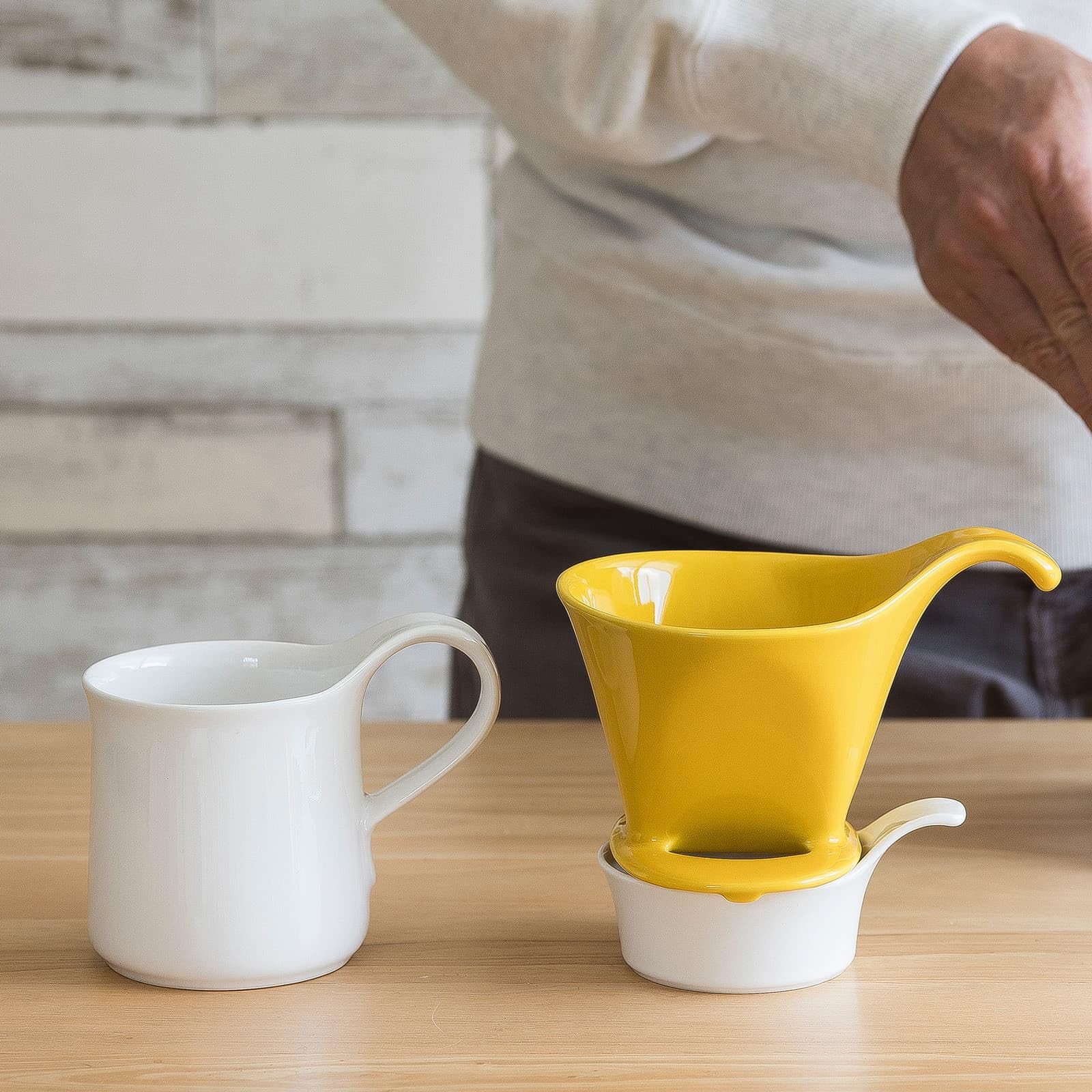 ZERO JAPAN - Bee House Pour Over Coffee Dripper - Ceramic Coffee Maker with Elegant Peek Hole, Drip Cone Brewer Coffee Gift, Brewing Accessories - Yellow Pepper, Standard Size