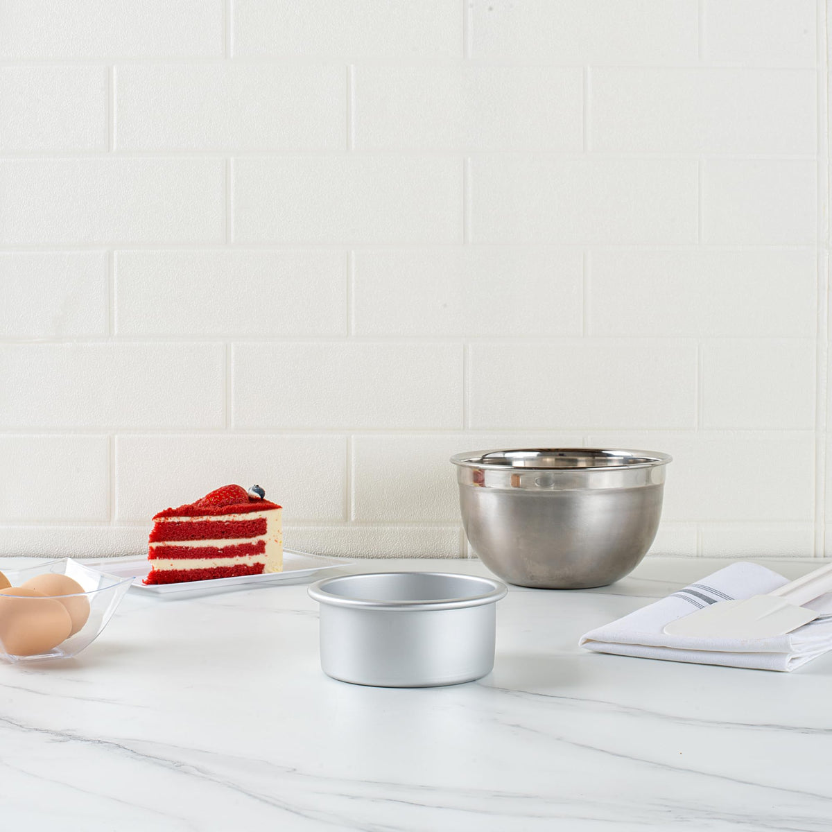 Restaurantware-Met Lux 4 x 2 Inch Straight-Sided Baking Tins, 12 Round Cake Pans - Oven-Ready, Freezable, Anodized Aluminum Round Baking Pans, Greaseproof, For Layer Birthday Cakes