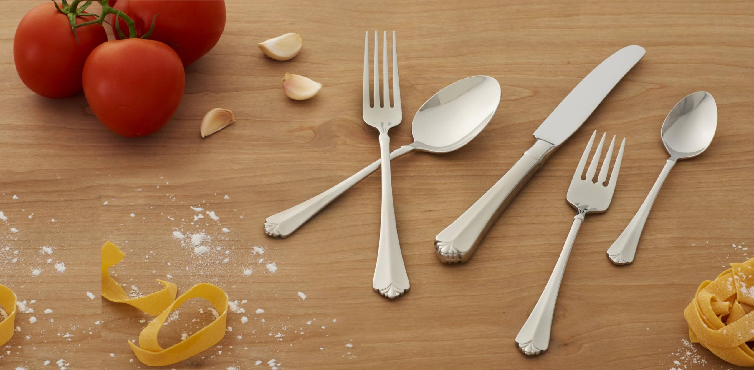 Oneida Silverware Set, Juilliard Fine Flatware 4-Piece Dinner Forks Set, Service For 4, 18/10 Stainless Steel, Rust Resistant, Dishwasher Safe, Home And Kitchen Utensils (Silver, 4 Piece)