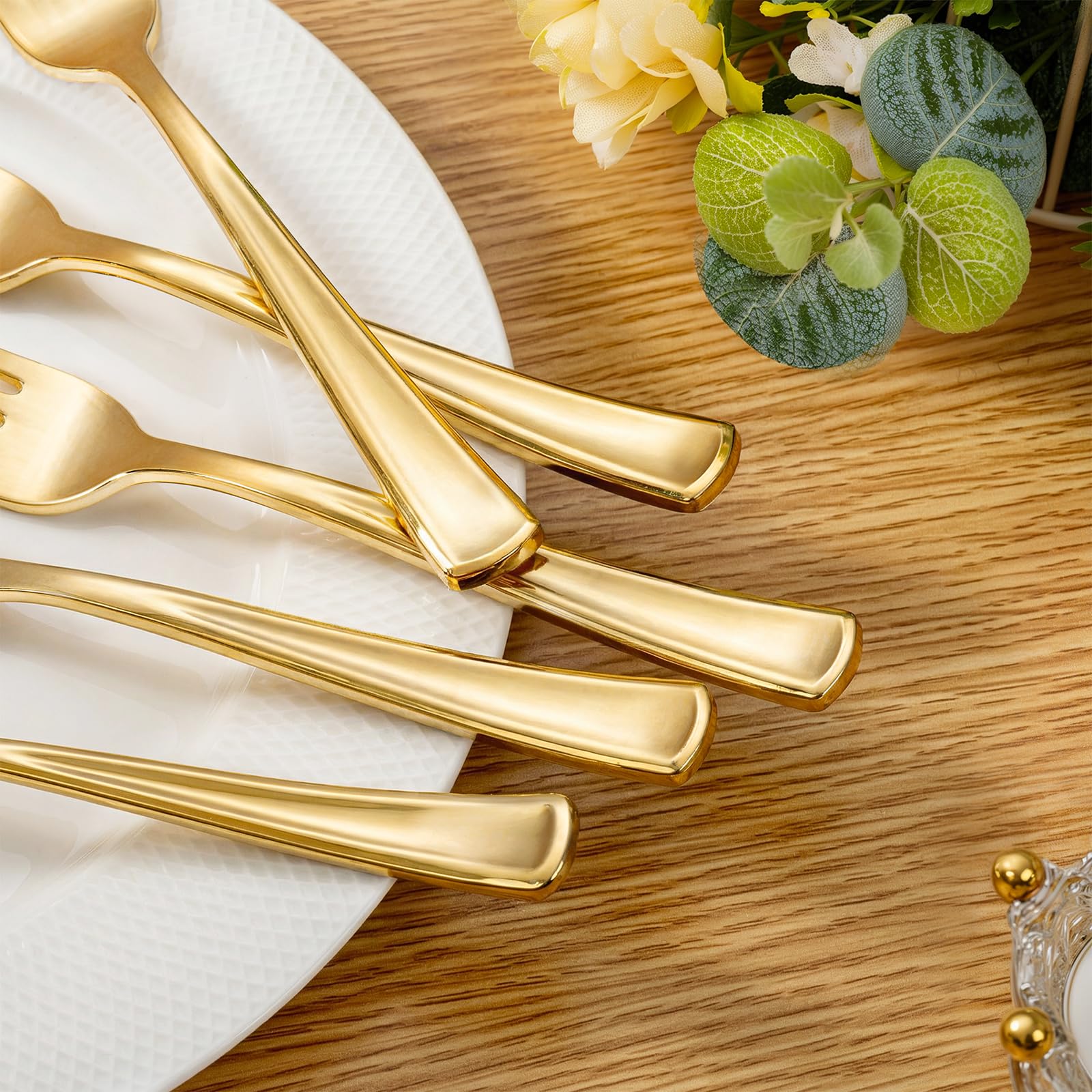 Liacere 200pcs Gold Plastic Forks - Heavyweight - 7.4 Inch Heavy Duty Forks - Gold Plastic Silverware Perfect For Parties & Weddings & Restaurants & New Year And Daily Using&Christmas&New Year