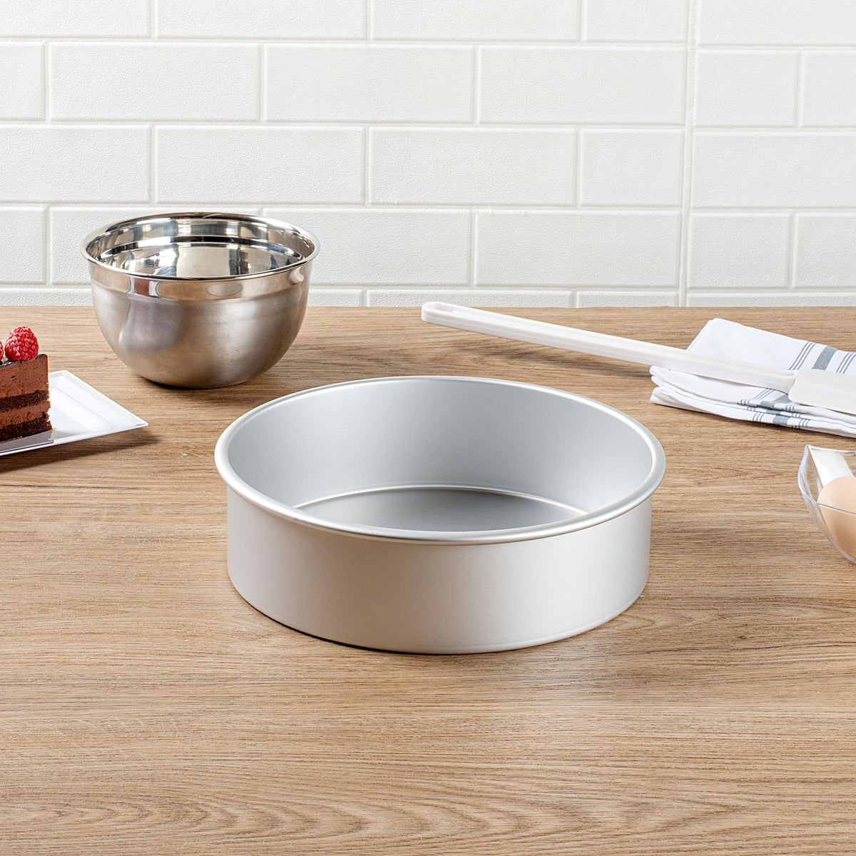 Restaurantware-Met Lux 10 x 3 Inch Straight-Sided Baking Tins, 12 Round Cake Pans - Oven-Ready, Freezable, Anodized Aluminum Round Baking Pans, Greaseproof, For Layer Birthday Cakes