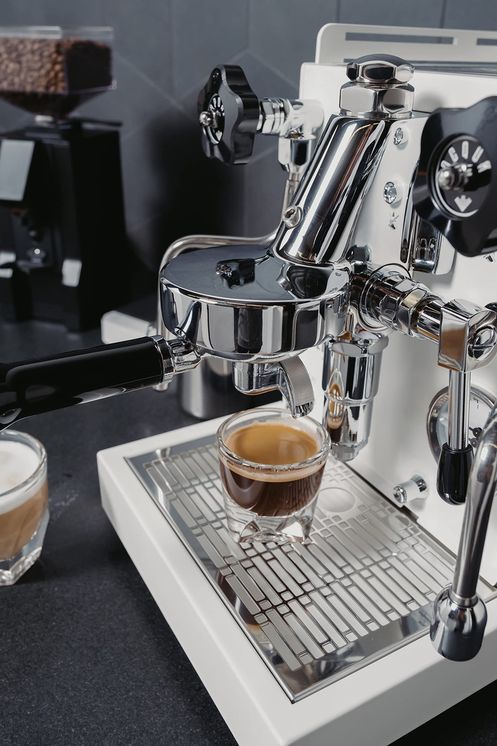 Diletta Bello Espresso Machine | Heat Exchanger | E61 | Manual Control | 3 Liter | Made In Italy | (White)