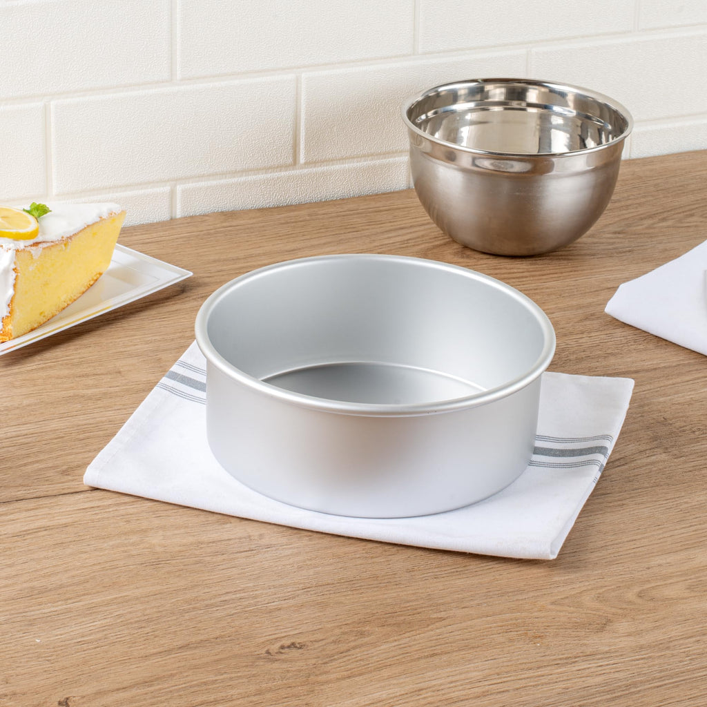 Restaurantware-Met Lux 8 x 3 Inch Straight-Sided Baking Tin, 1 Round Cake Pan - Oven-Ready, Freezable, Anodized Aluminum Round Baking Pan, Greaseproof, For Layer Birthday Cake