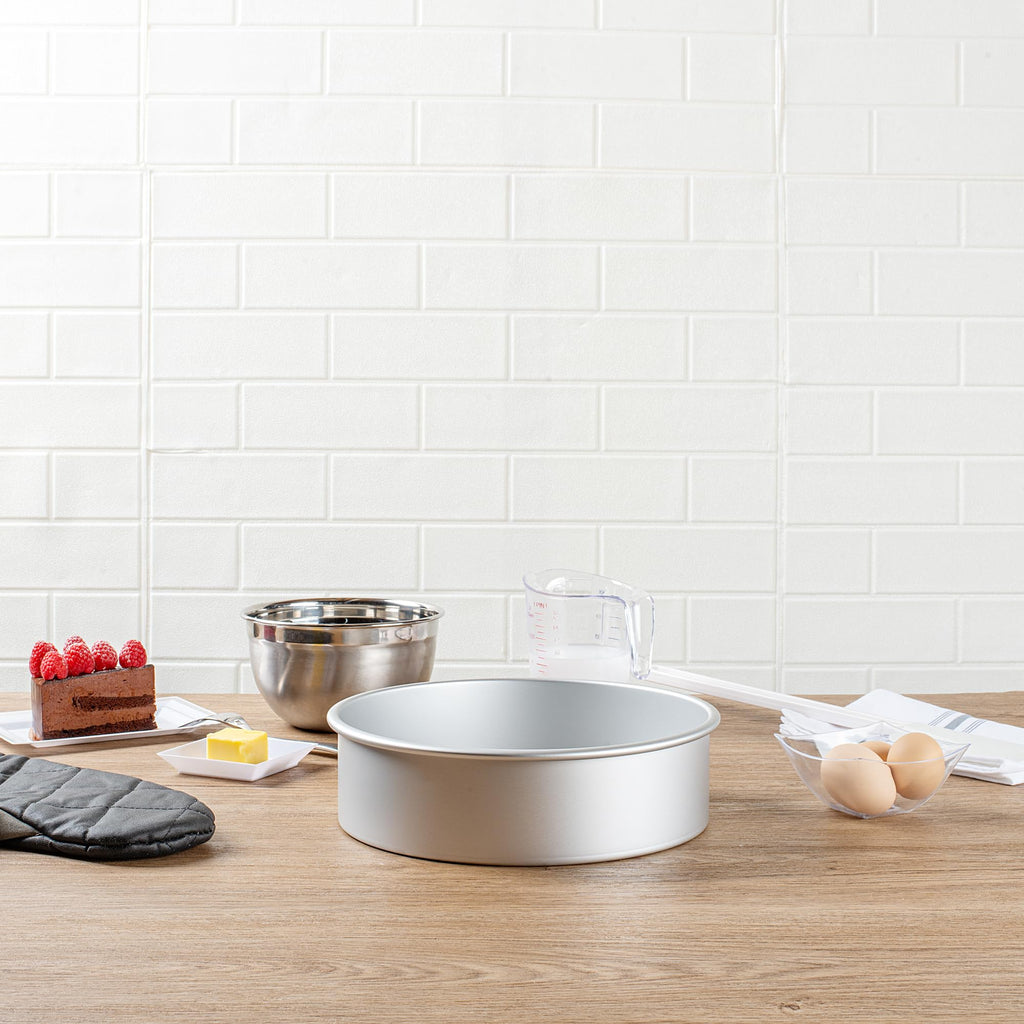 Restaurantware-Met Lux 10 x 3 Inch Straight-Sided Baking Tins, 12 Round Cake Pans - Oven-Ready, Freezable, Anodized Aluminum Round Baking Pans, Greaseproof, For Layer Birthday Cakes