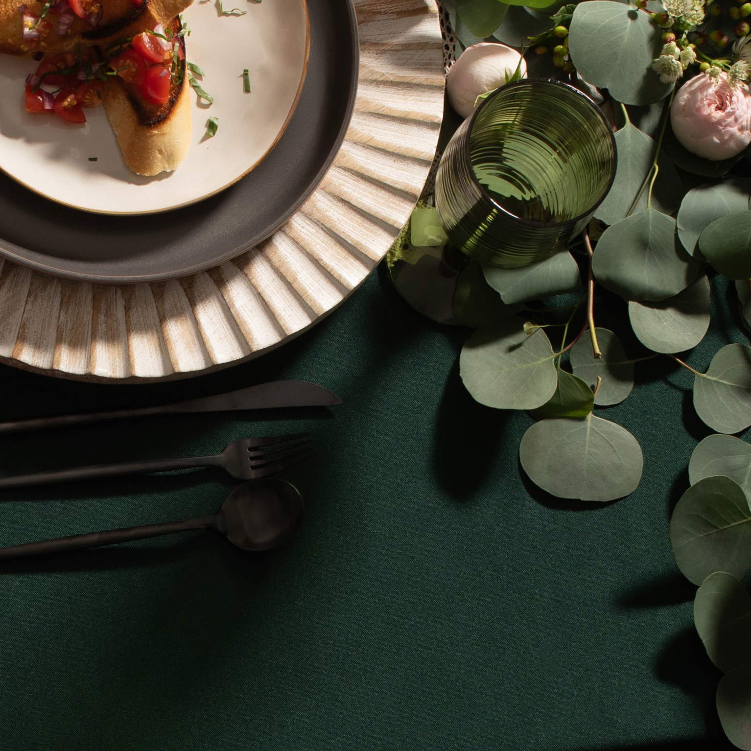 Gee Di Moda Rectangle Tablecloth - 90 x 132 Inch Hunter Green Table Cloth for 6 Foot Tables with Floor-Length Drop - Heavy Duty Washable Fabric for Holiday Party, Dinner, Weddings & Baby Shower