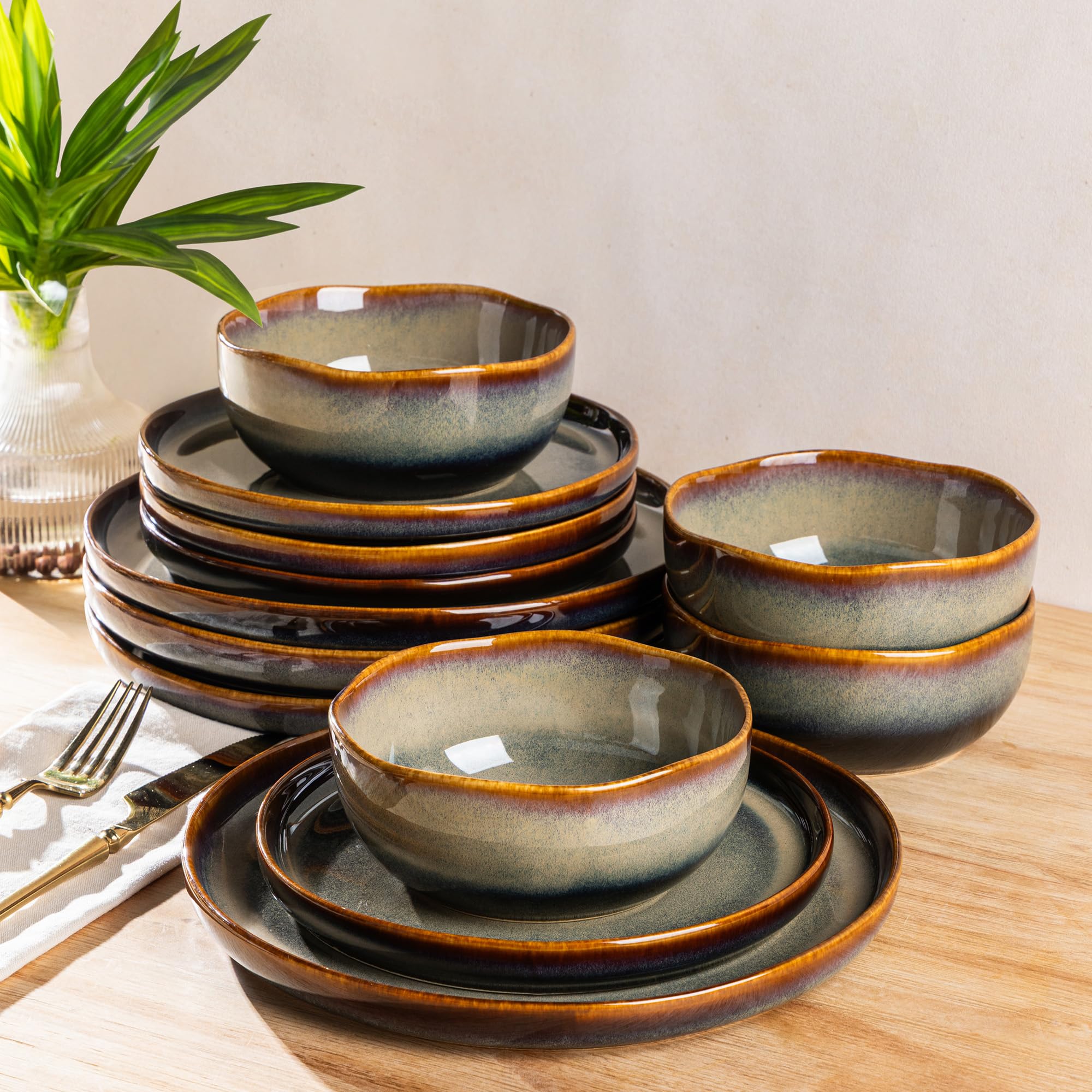 TheTerra Ceramic Dinnerware Set for 4, 12-Piece Plates and Bowls Set