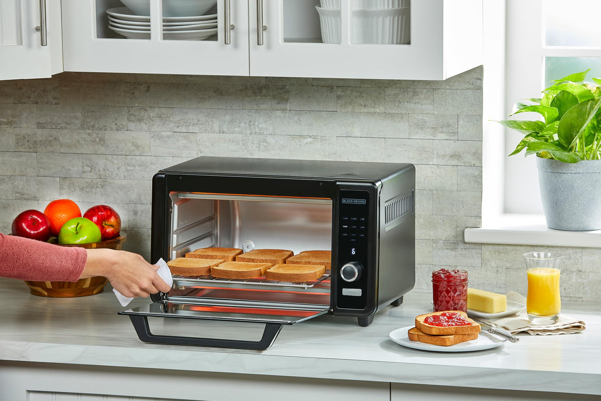 BLACK+DECKER Crisp 'N Bake™ 6-Slice Digital Air Fry Toaster Oven