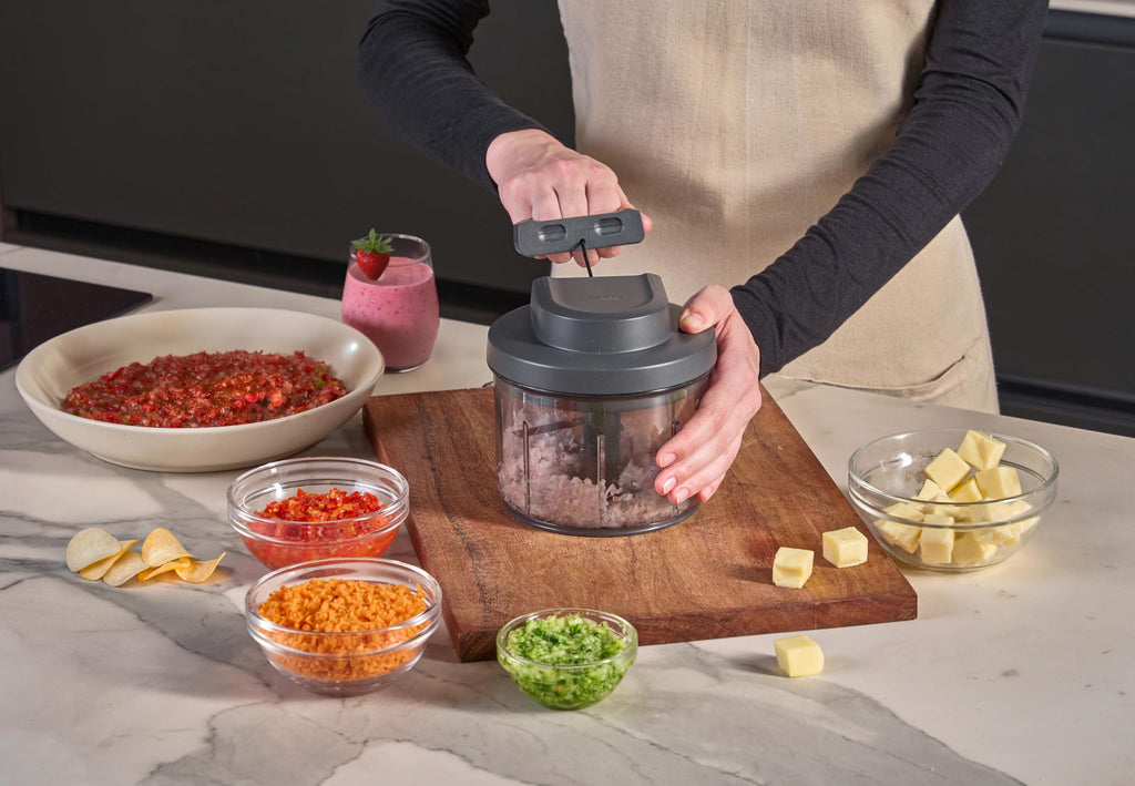 Zyliss Easy Pull Food Chopper and Manual Food Processor - Hand-Held Slicer & Dicer for Fruits & Vegetables - Easy Pull Manual Food Chopper - Cooking Gadgets & Kitchen Essentials - Easy Pull 3.0