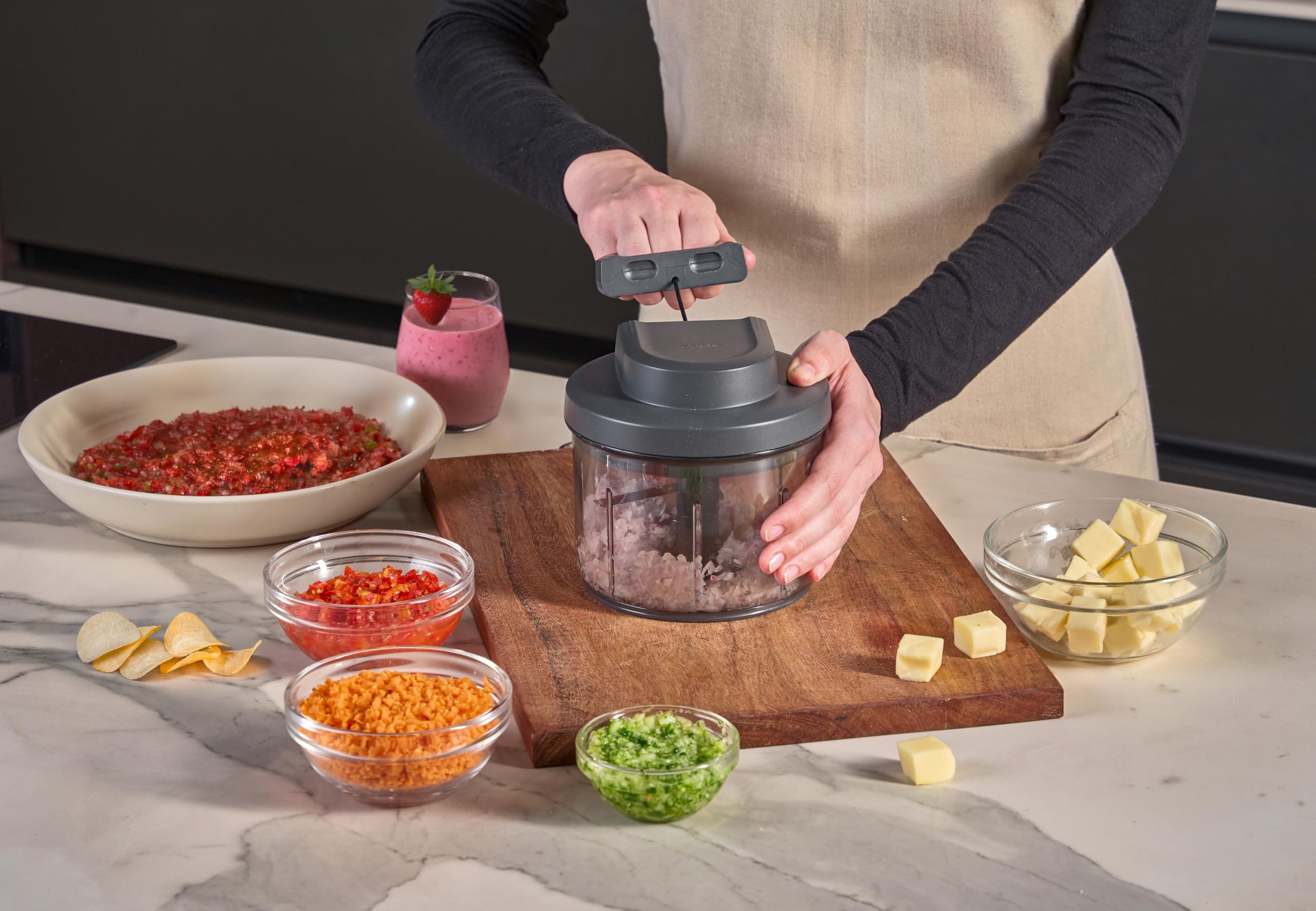 Zyliss Easy Pull Food Chopper and Manual Food Processor - Hand-Held Slicer & Dicer for Fruits & Vegetables - Easy Pull Manual Food Chopper - Cooking Gadgets & Kitchen Essentials - Easy Pull 3.0