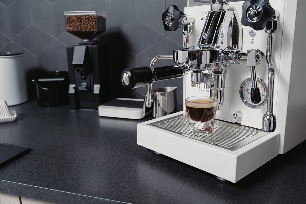 Diletta Bello Espresso Machine | Heat Exchanger | E61 | Manual Control | 3 Liter | Made In Italy | (White)