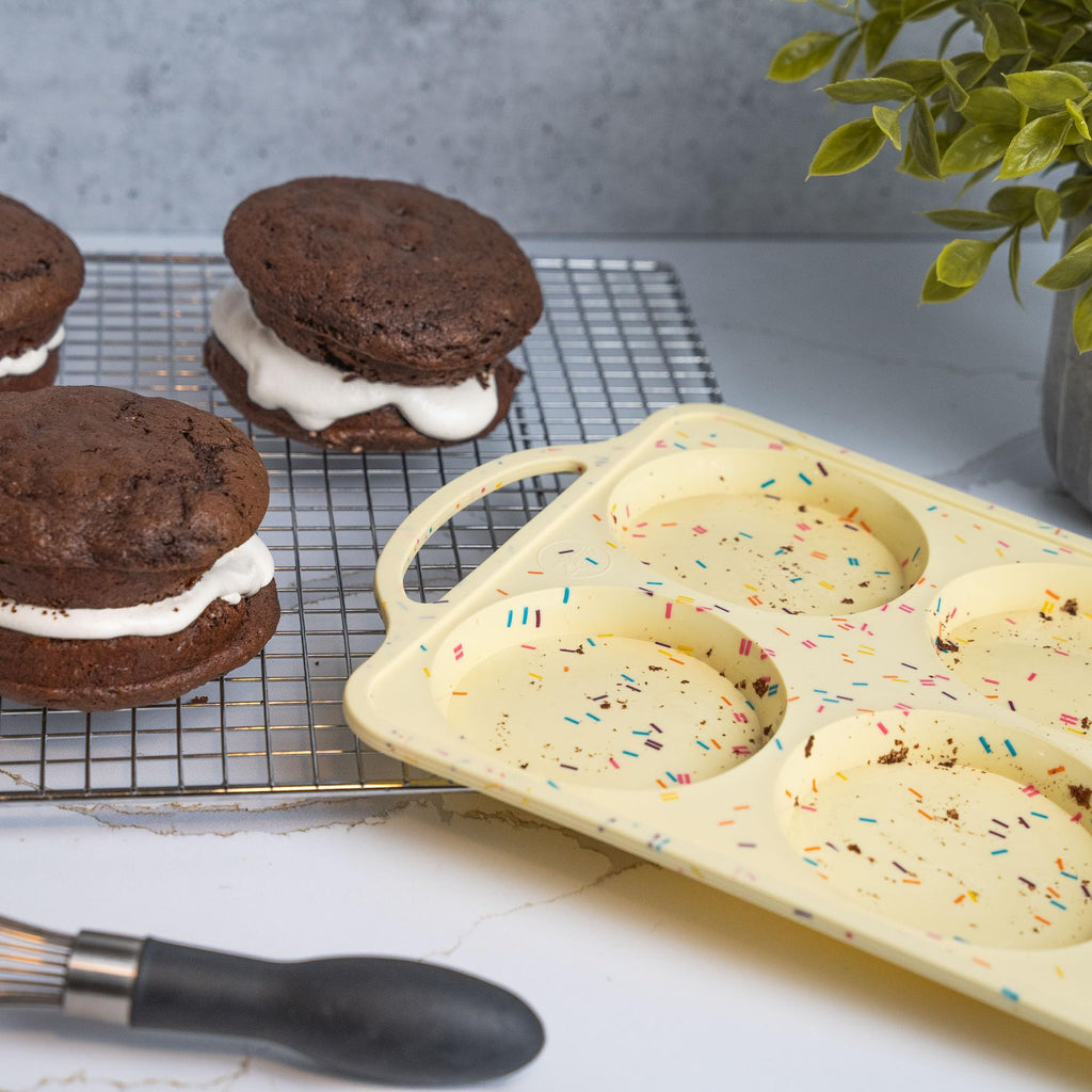 BAKE BOSS Jumbo Top Silicone Muffin Pans for Baking, 4 Inch Silicone Jumbo Muffin Pan 6 Cup, Egg Pan for Baking English muffins, Whoopie Pies, Corn Bread Bites, Confetti Muffin Top Pans Non Stick