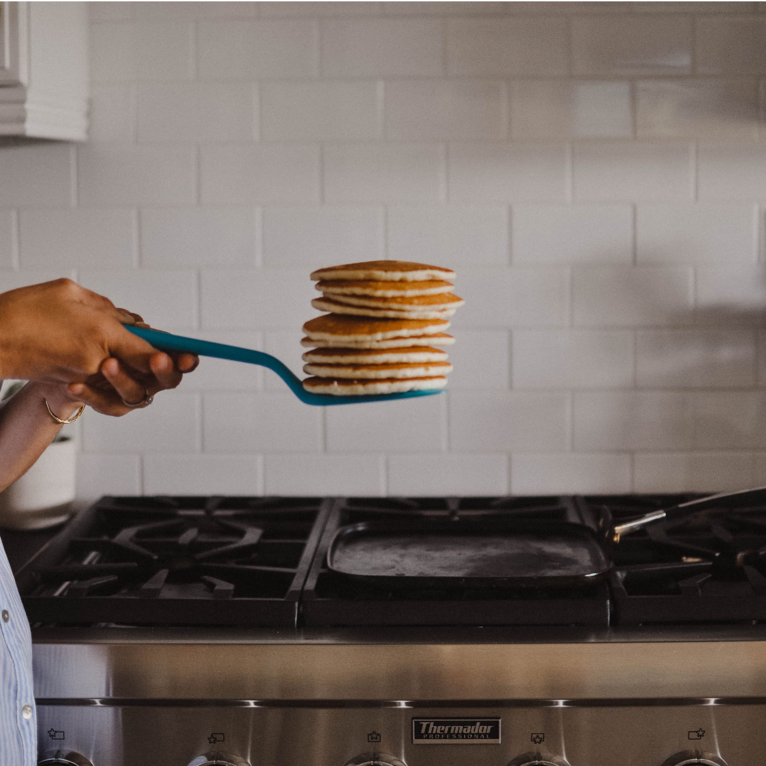 GIR: Get It Right Silicone Kitchen Spatula Turner - Non-Toxic Cooking Utensils for Nonstick Cookware, Cooking and Baking, Ultimate Flip - 13IN - Studio White