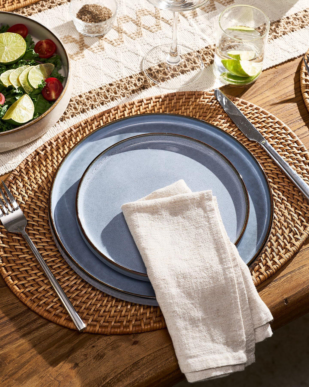 Famiware Annecy 12-Piece Stoneware Dinnerware Set, Reactive Blue